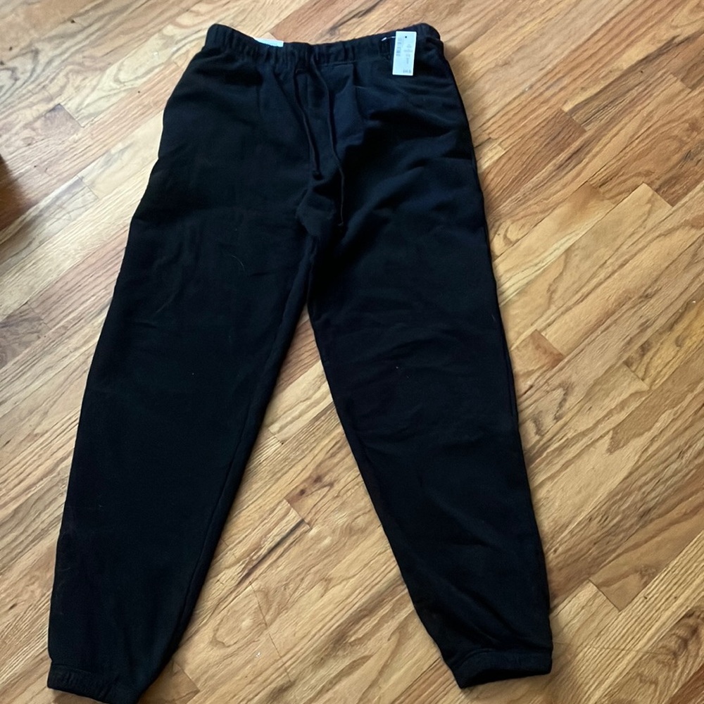 Cute black sweatpants new with tags never worn good quality from Aeropostale